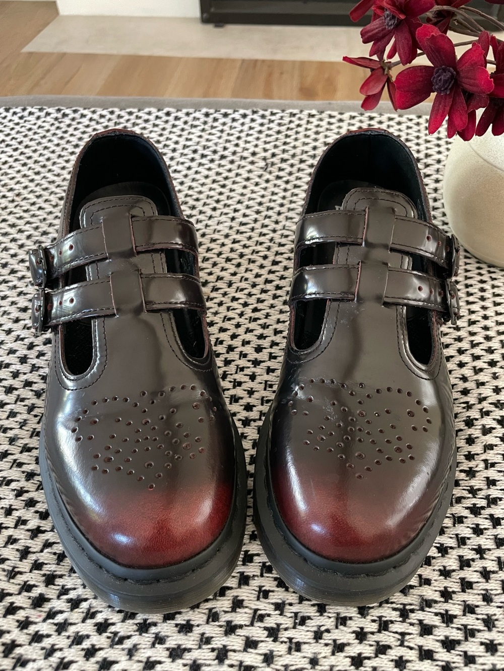 New Dr. Martens Mary Jane Brogue Burgundy High Shine Rub Off Arcadia - Picture 3 of 13